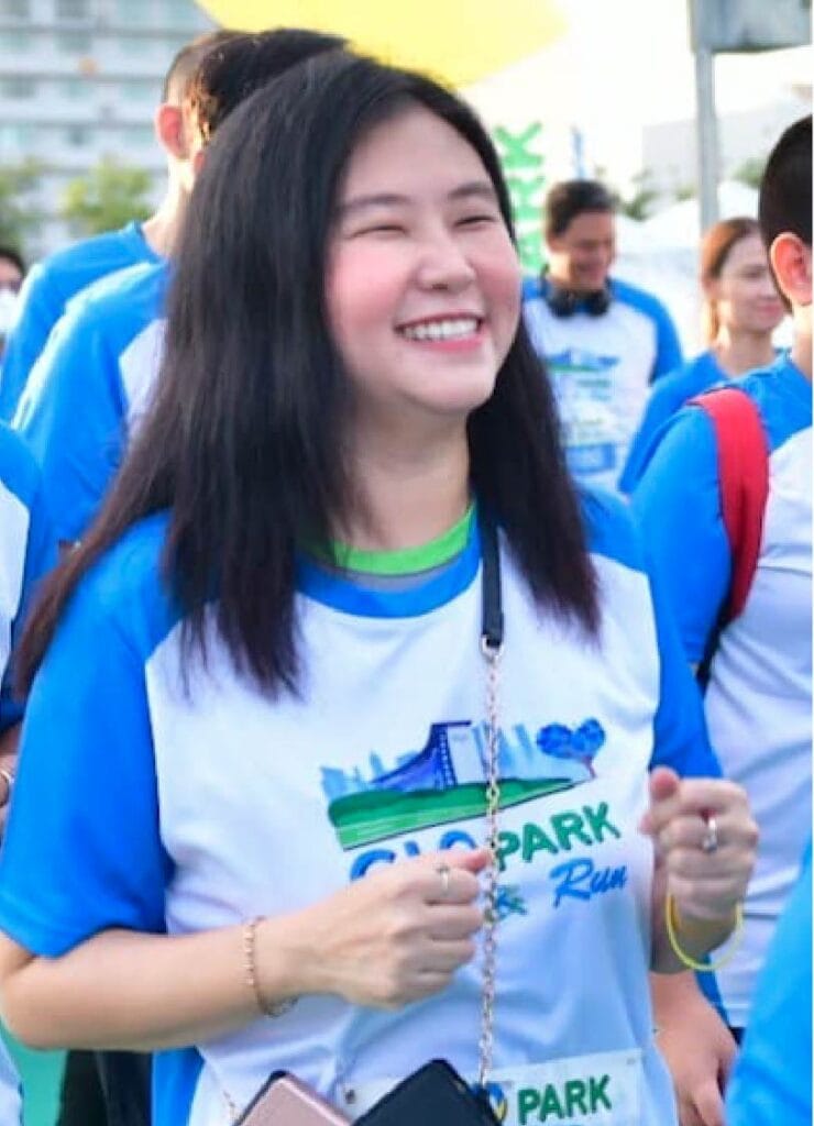 Smile-Pic-01-740x1024 - Sabuygarment เสื้อลายสวยๆ